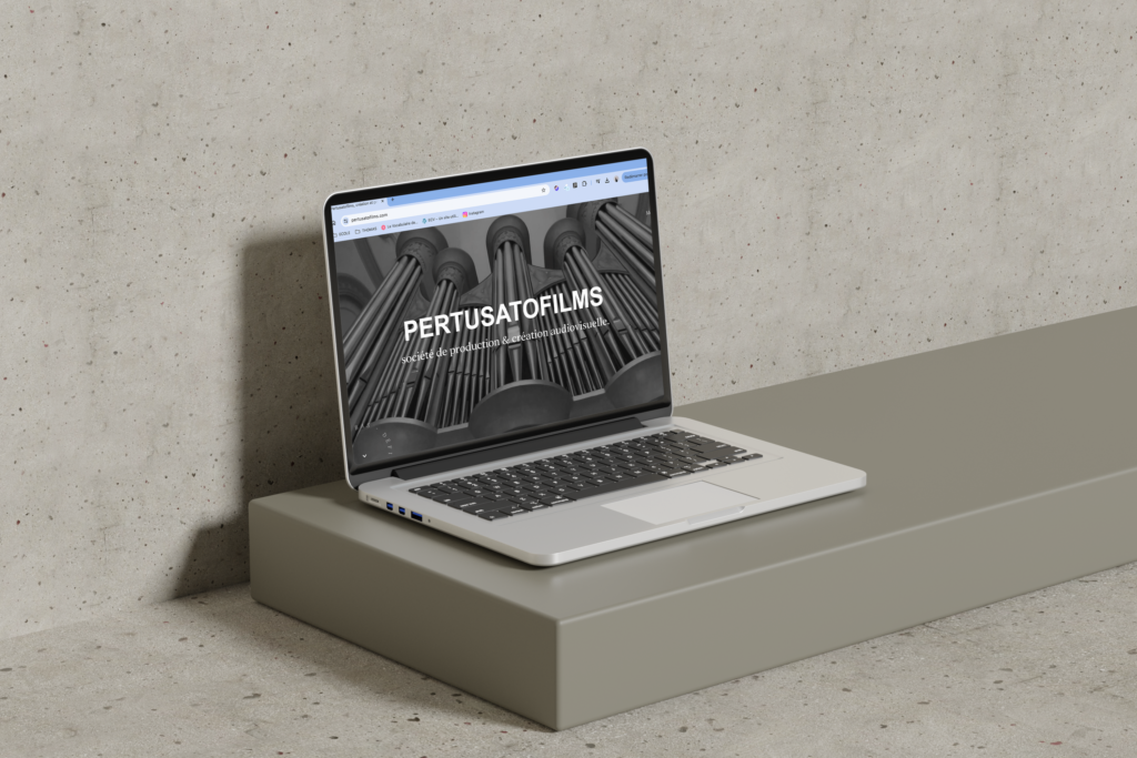 Mockup d'ordinateur, de la page d'accueil